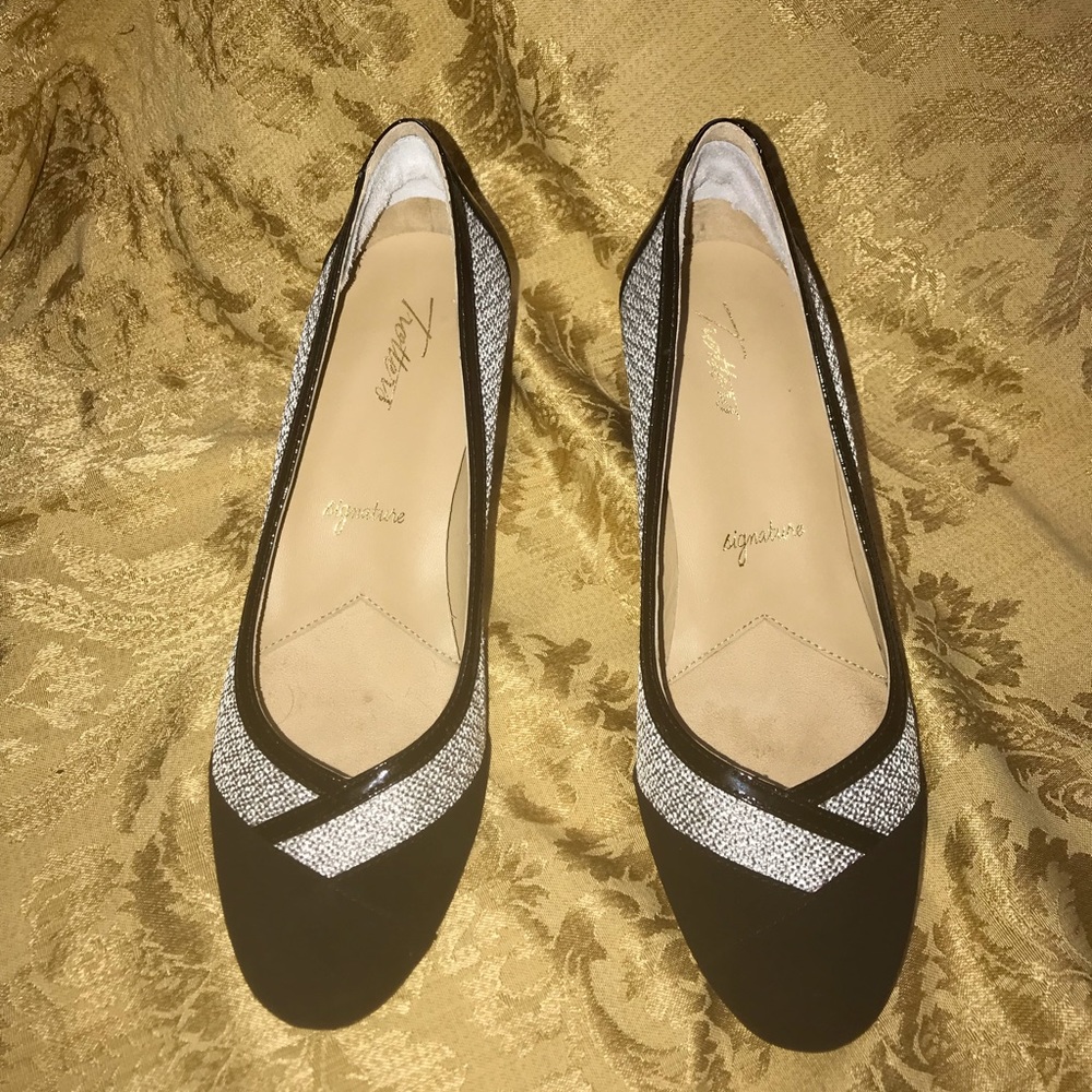 Trotters Women’s Two-Tone Pumps, 9N